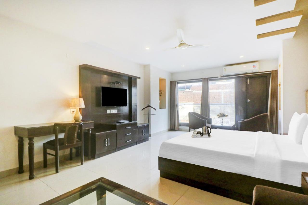 แคปิตัล โอ 4051 ลา แซฟไฟร์ Hotel นิวเดลี ภายนอก รูปภาพ