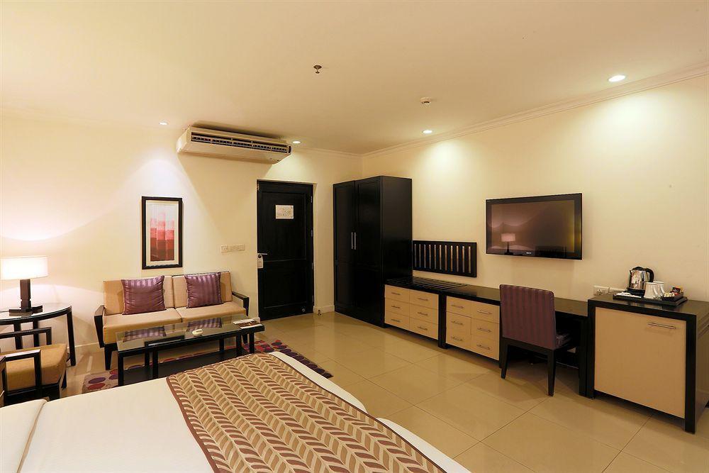 แคปิตัล โอ 4051 ลา แซฟไฟร์ Hotel นิวเดลี ภายนอก รูปภาพ